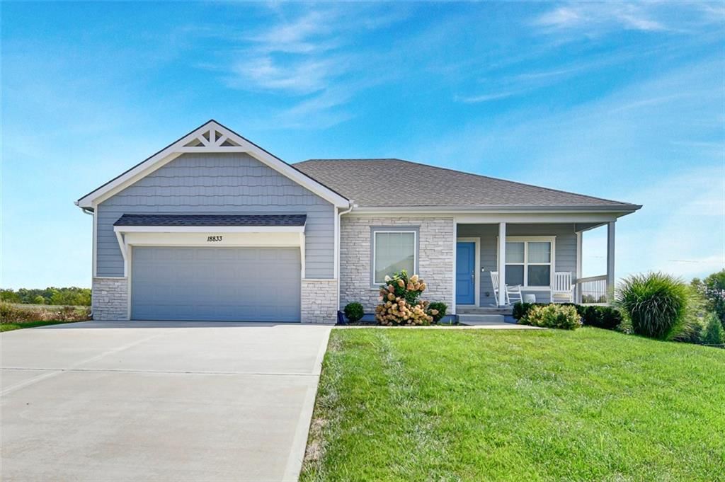 18833 Redbud Lane, Spring Hill, KS