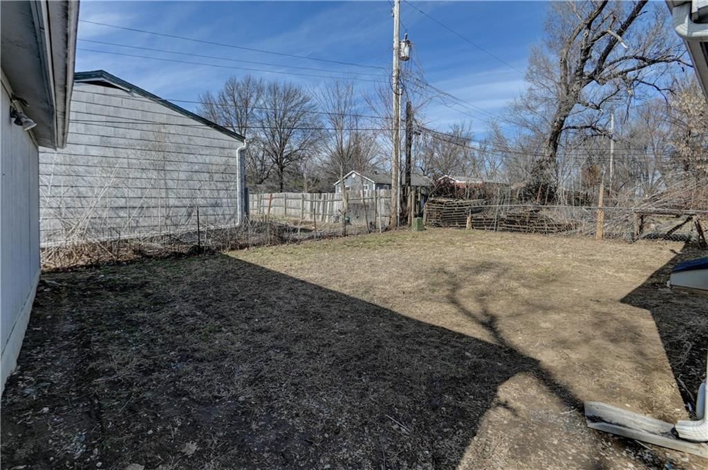 204 S Rogers Street — photo 26