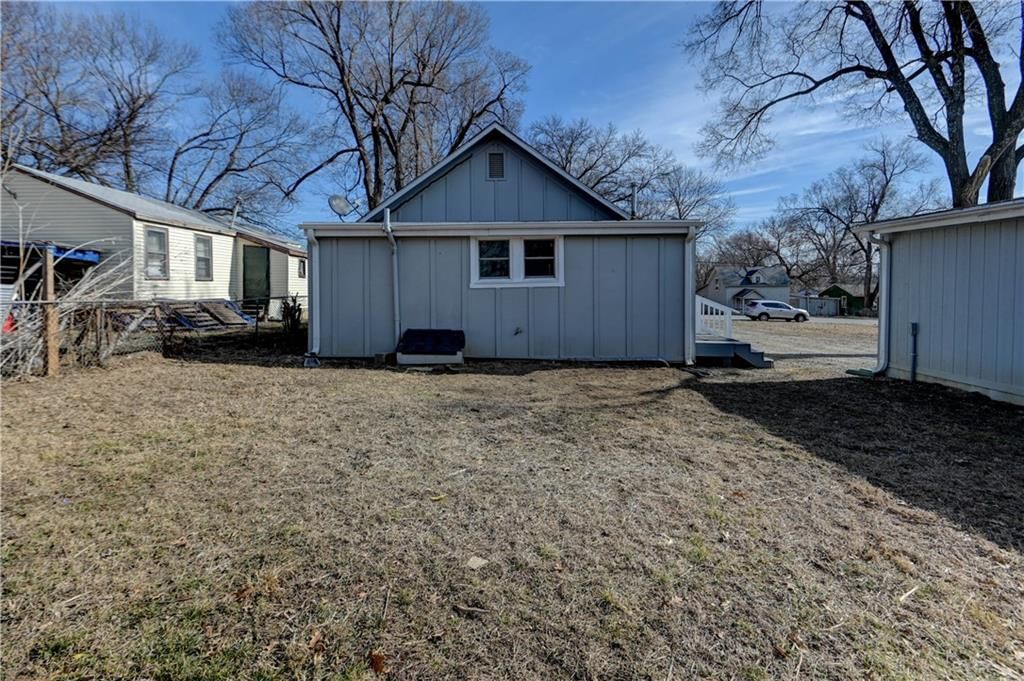 204 S Rogers Street — photo 28