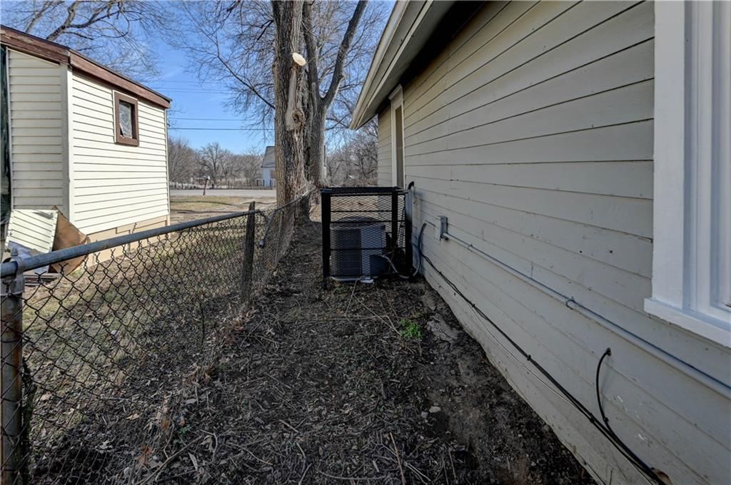 204 S Rogers Street — photo 31