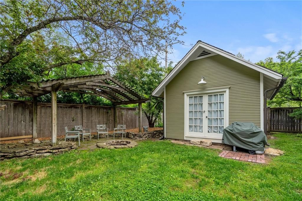 2301 Massachusetts Street — photo 31