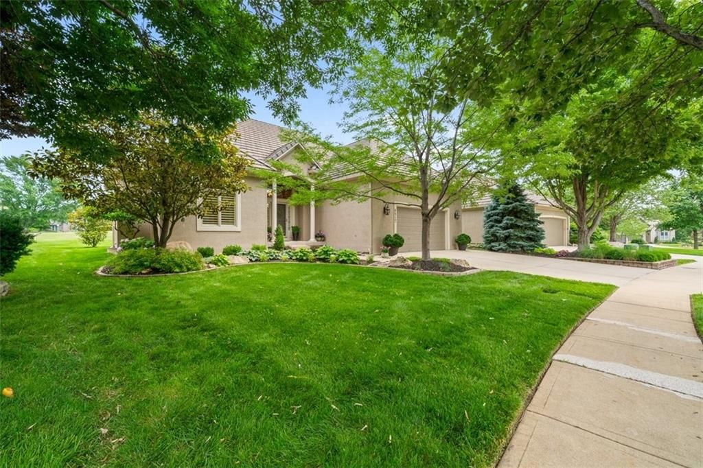 9917 Fountain Circle, Lenexa, KS