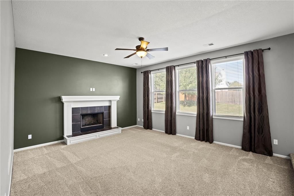 Photo 5 of 40 - 19452 W 209th Terrace
