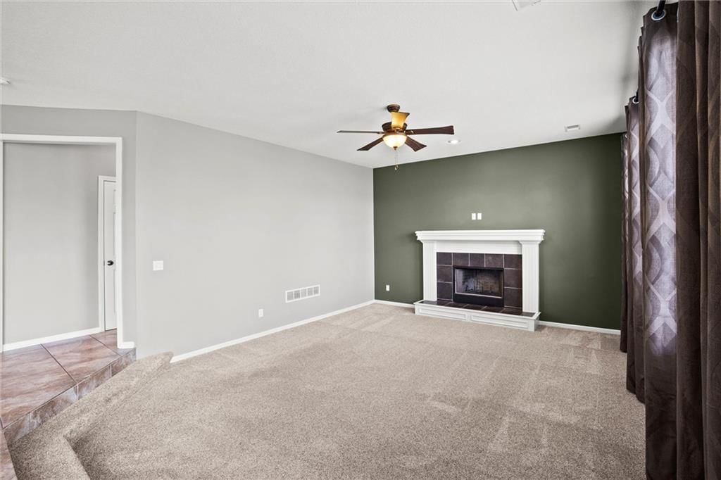 Photo 6 of 40 - 19452 W 209th Terrace