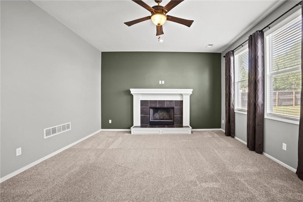 Photo 7 of 40 - 19452 W 209th Terrace