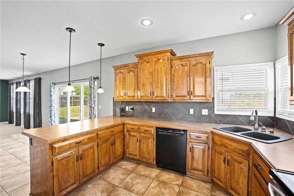Photo 14 of 40 - 19452 W 209th Terrace