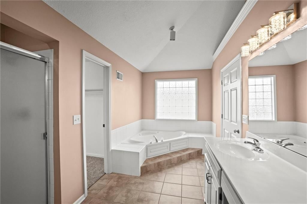 Photo 25 of 40 - 19452 W 209th Terrace
