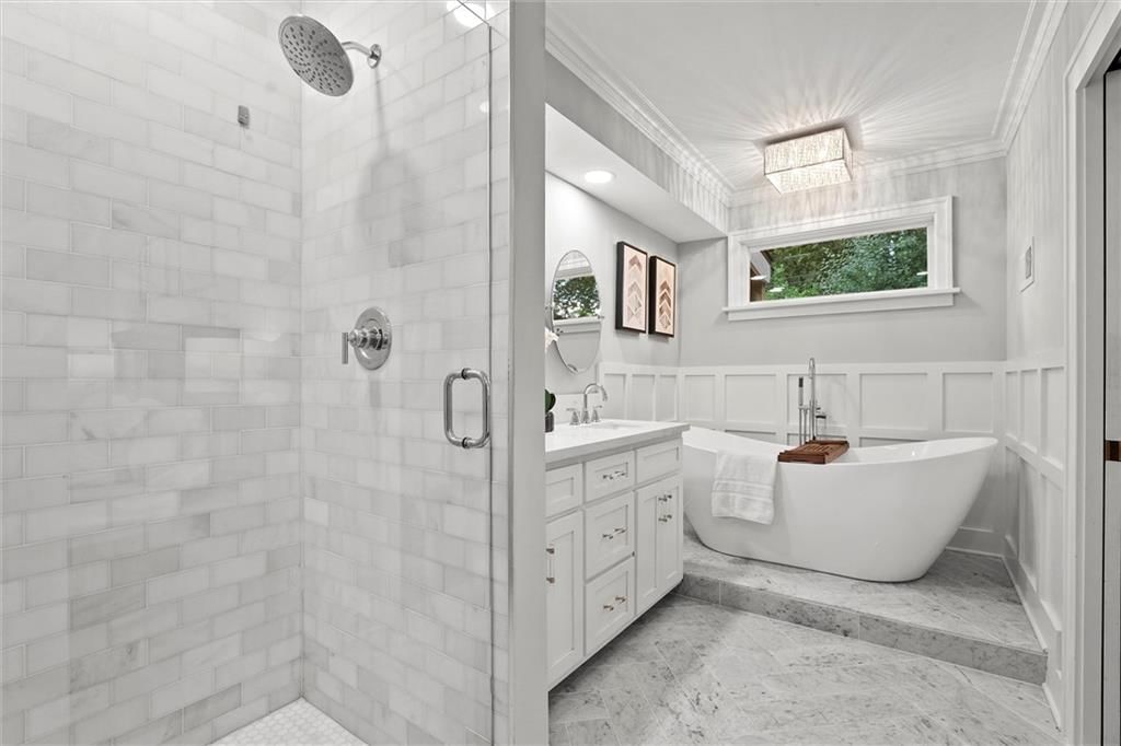 Photo 24 of 46 - 6435 Wyandotte Street