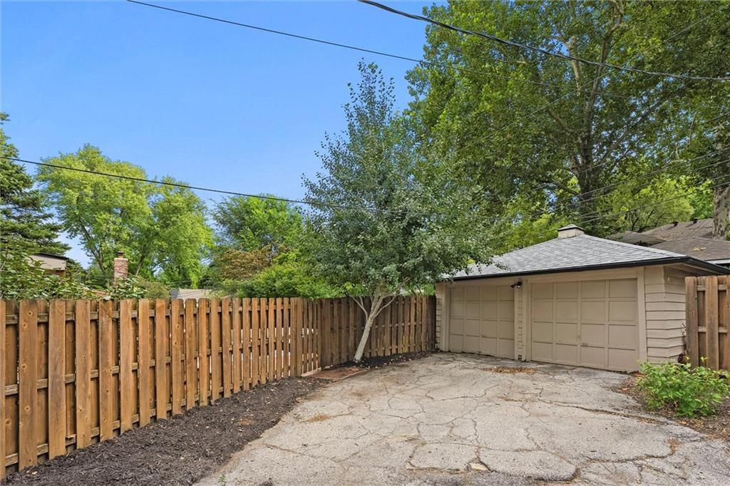 Photo 33 of 46 - 6435 Wyandotte Street