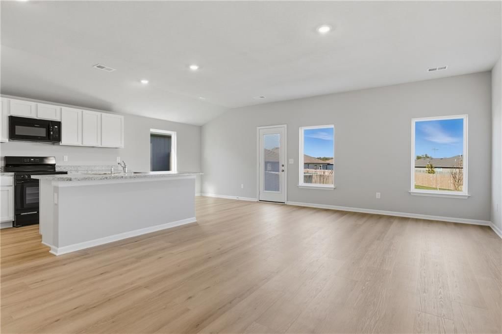 606 W Fountain Street — photo 5