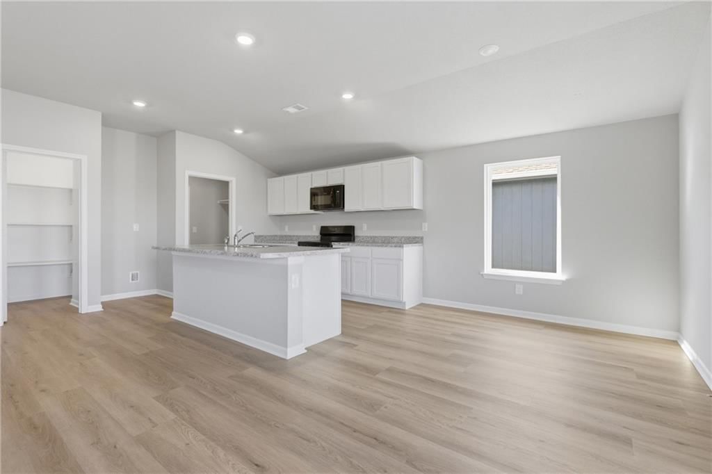 606 W Fountain Street — photo 7