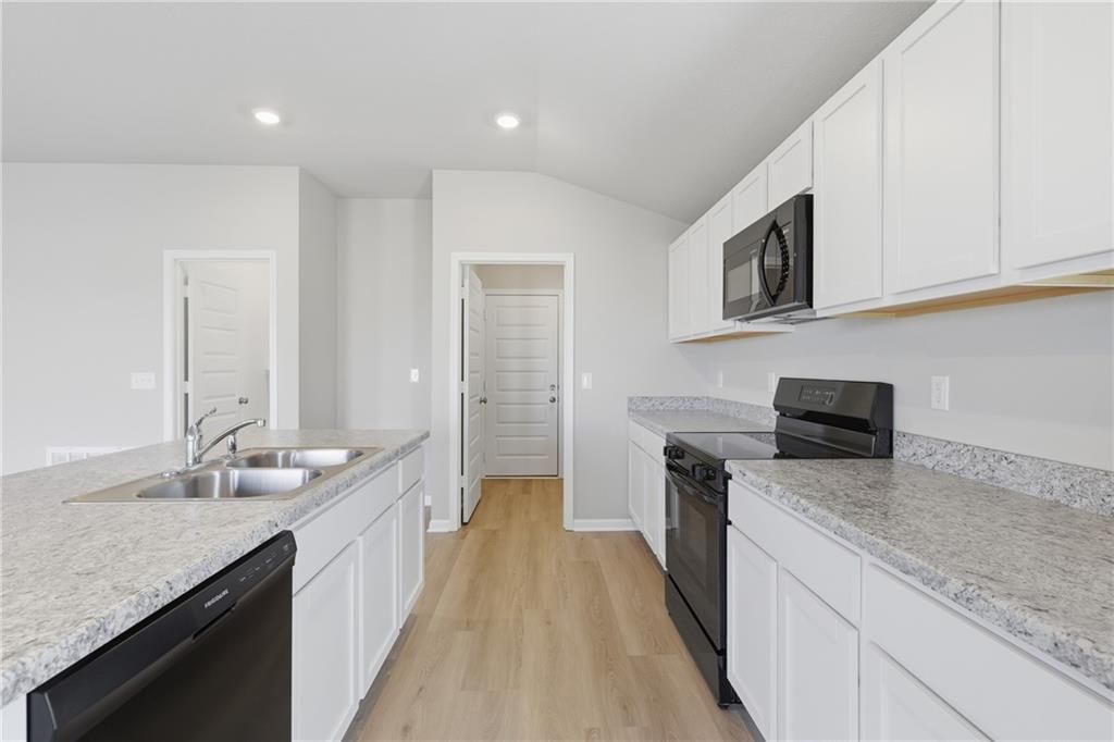 606 W Fountain Street — photo 9