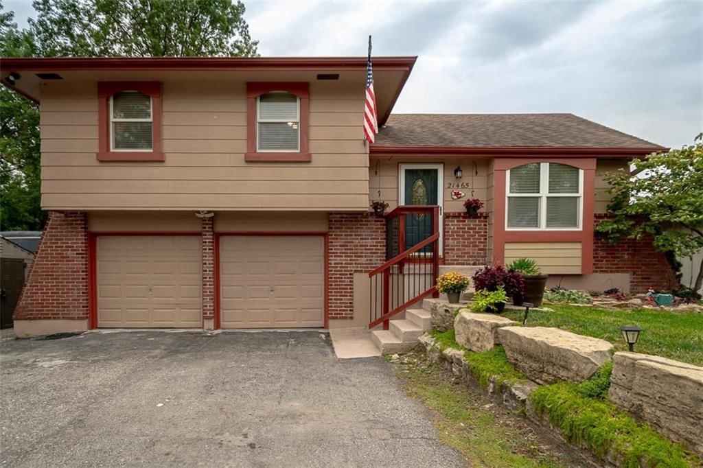 Photo 1 of 70 - 21465 W 180th Street