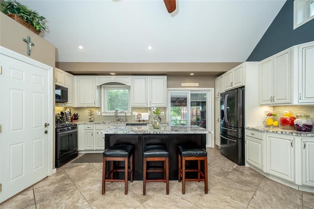 Photo 7 of 70 - 21465 W 180th Street