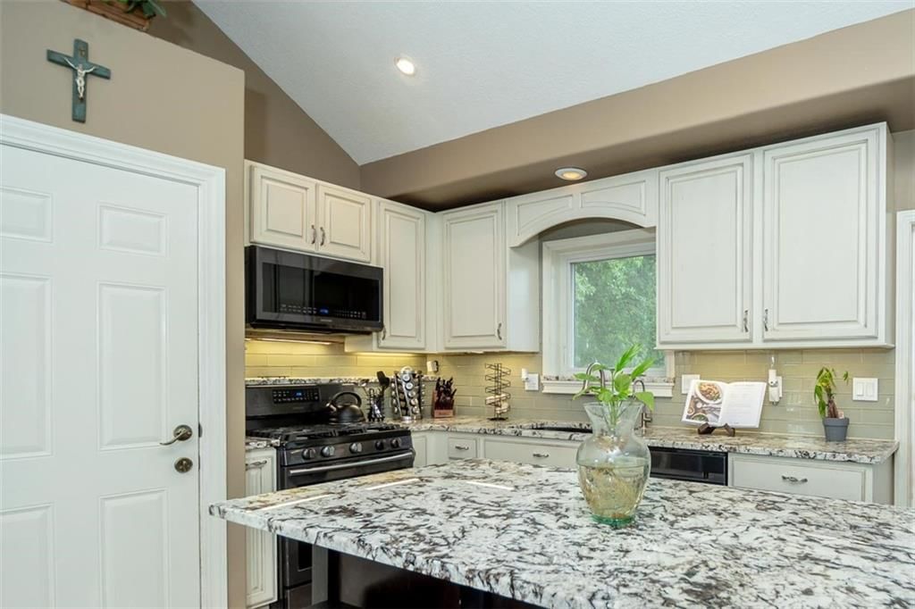 Photo 8 of 70 - 21465 W 180th Street