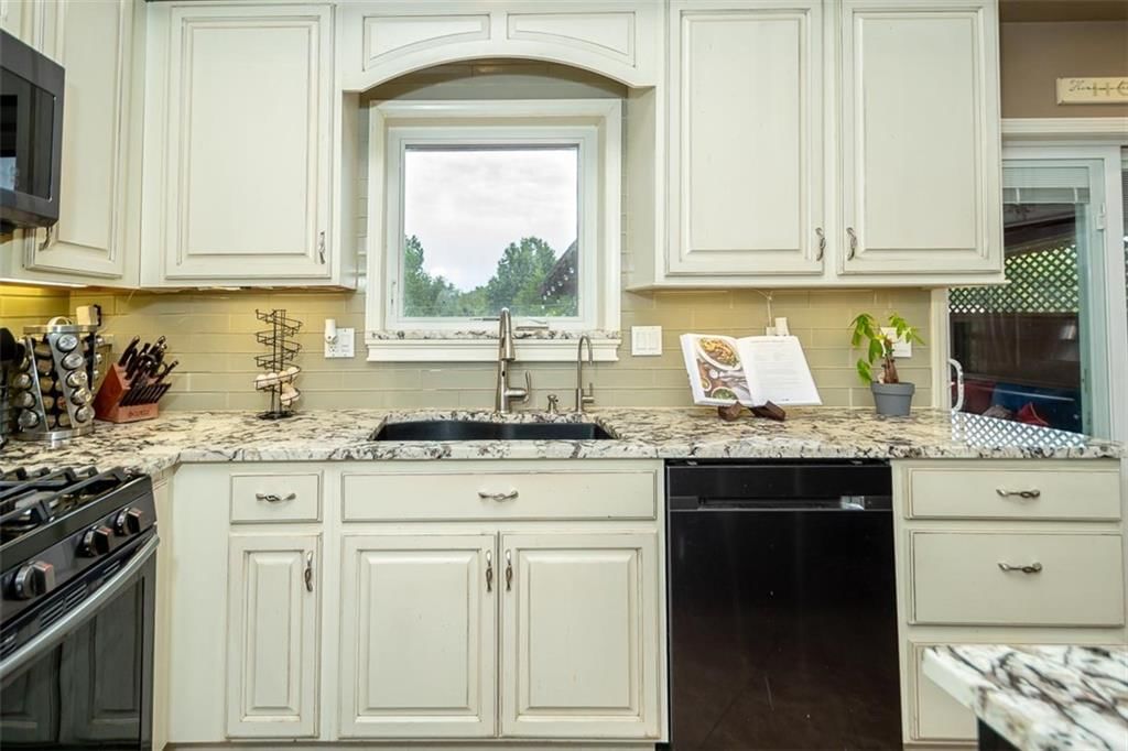 Photo 9 of 70 - 21465 W 180th Street