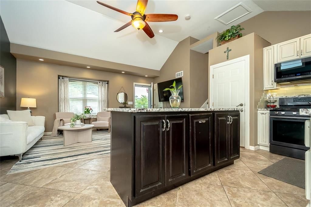 Photo 11 of 70 - 21465 W 180th Street
