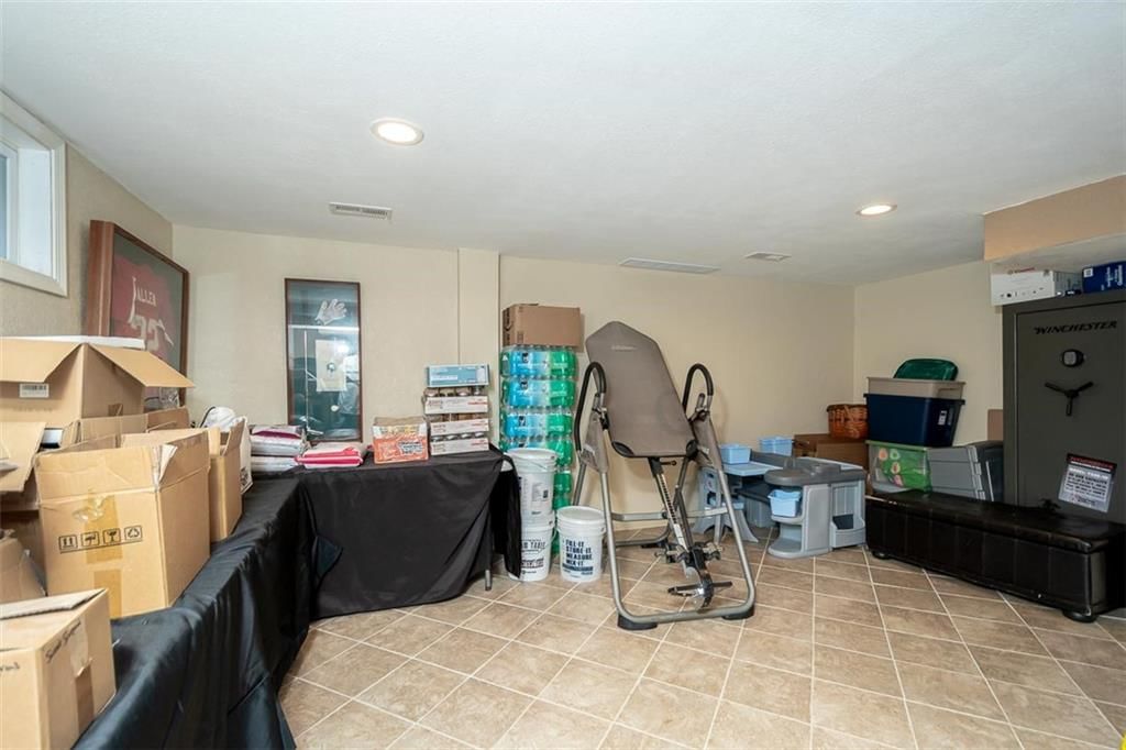 Photo 25 of 70 - 21465 W 180th Street