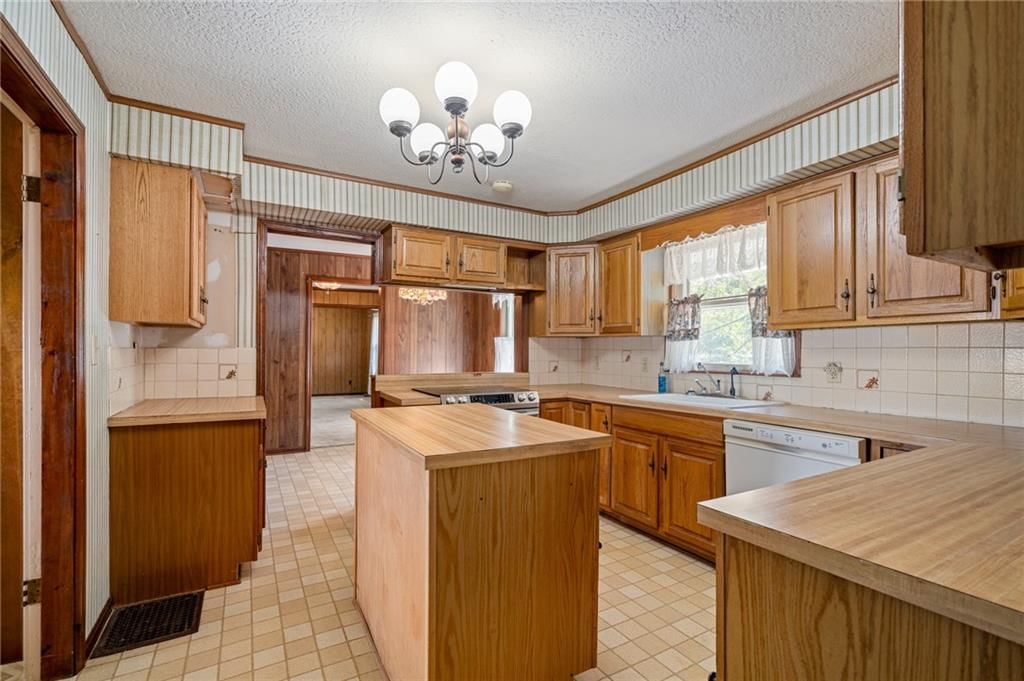 13202 Parker Avenue — photo 24