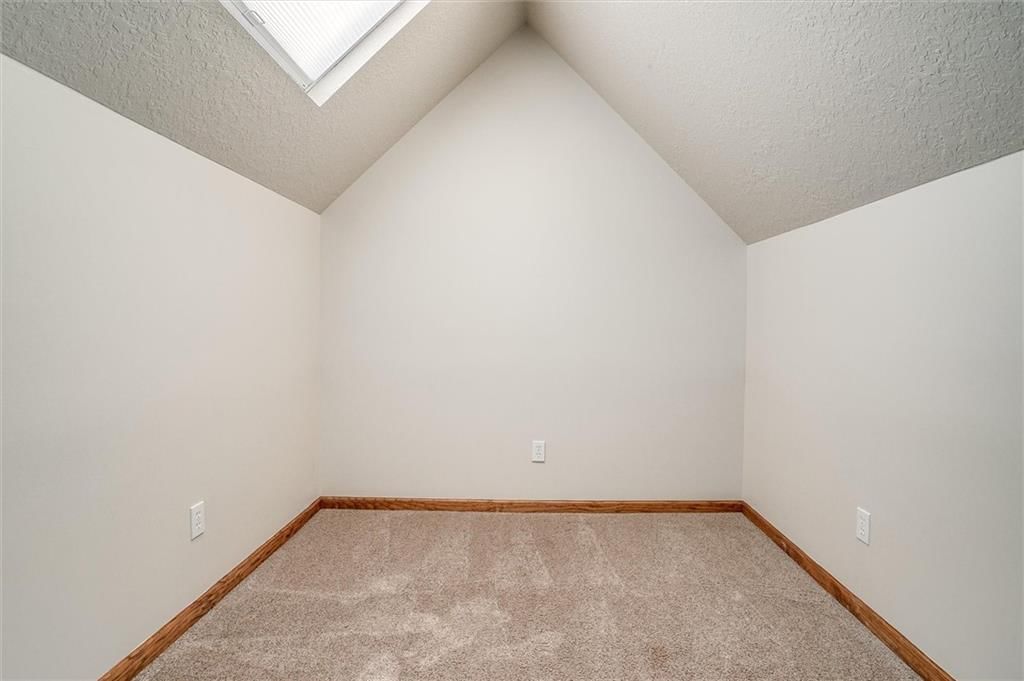 1504 NW Weatherstone Drive — photo 14
