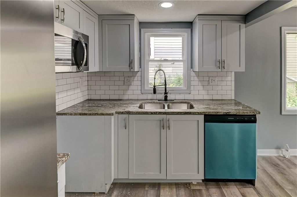 Photo 11 of 33 - 2420 Lafayette Avenue