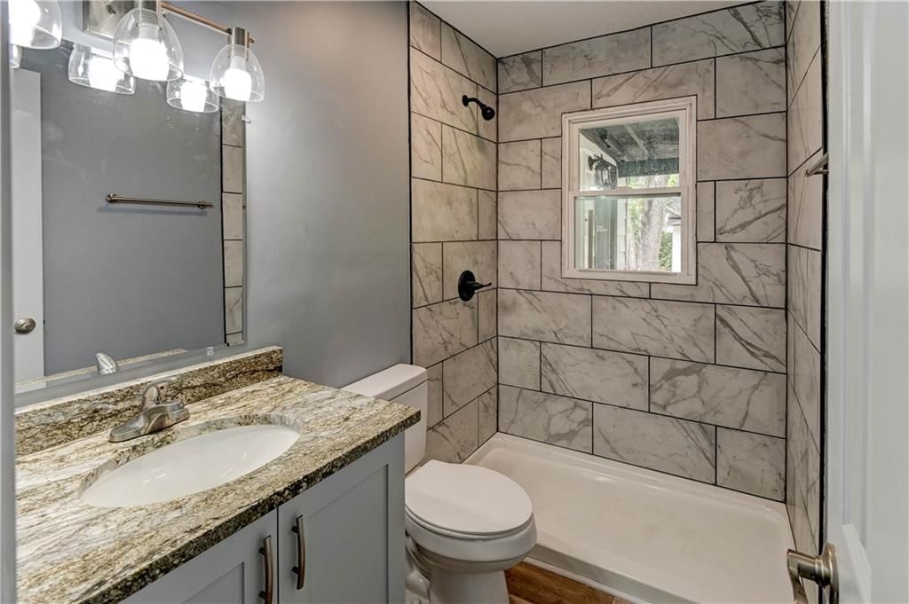 Photo 15 of 33 - 2420 Lafayette Avenue