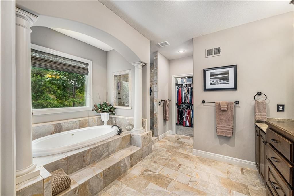 Photo 18 of 47 - 20805 W 68TH Terrace