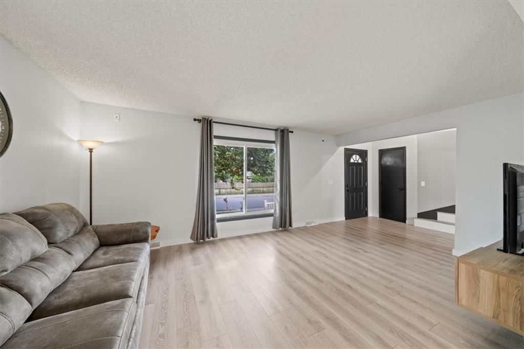 Photo 6 of 47 - 1904 S Lindenwood Drive