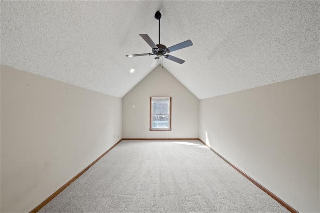Photo 23 of 47 - 1904 S Lindenwood Drive