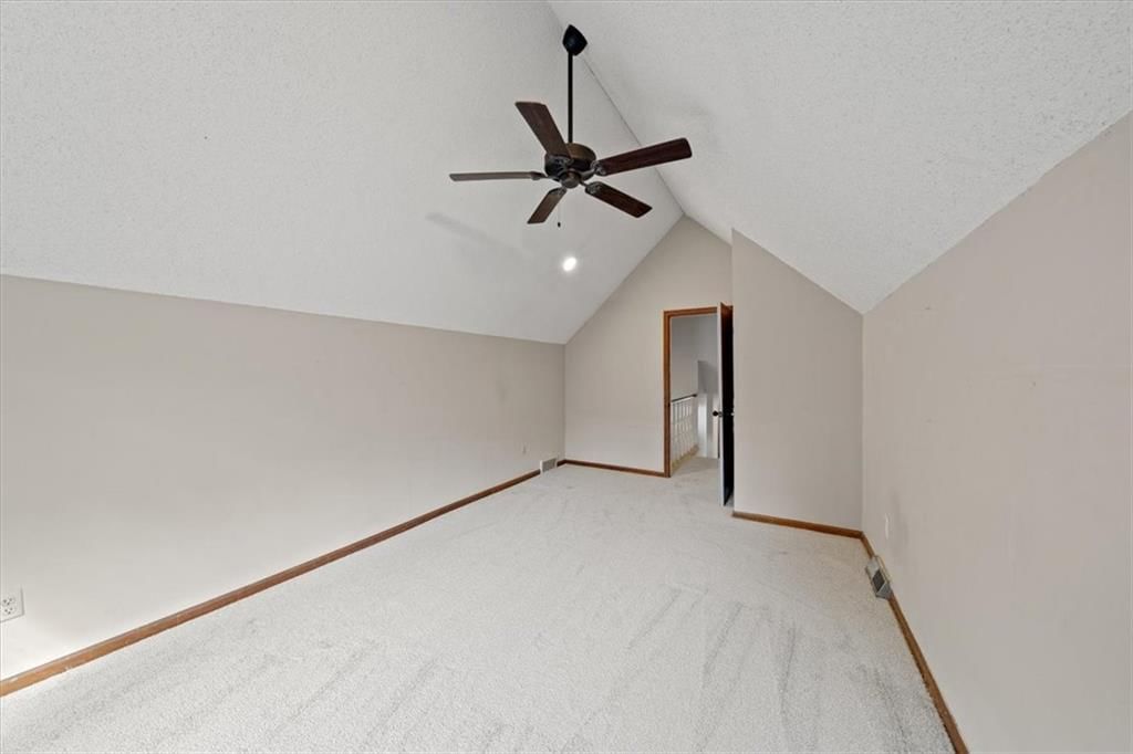 Photo 24 of 47 - 1904 S Lindenwood Drive