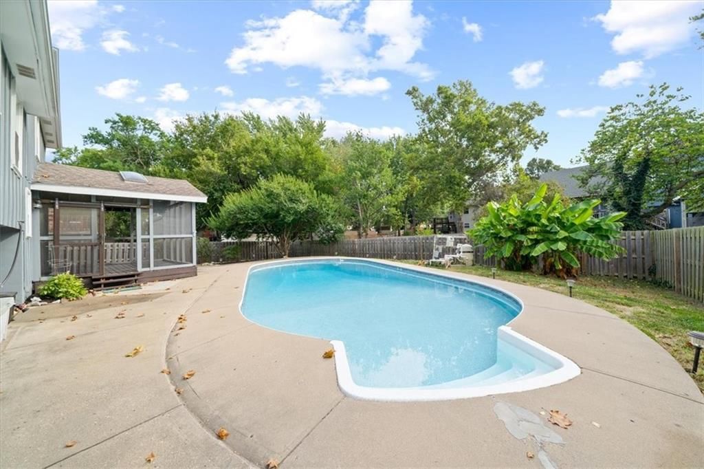 Photo 35 of 47 - 1904 S Lindenwood Drive