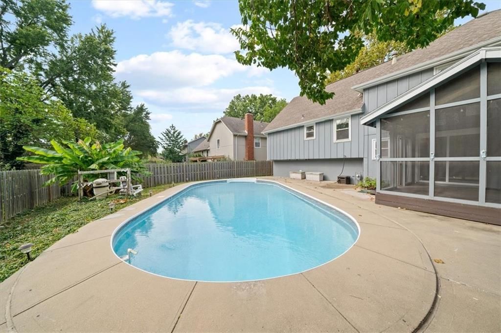 Photo 37 of 47 - 1904 S Lindenwood Drive