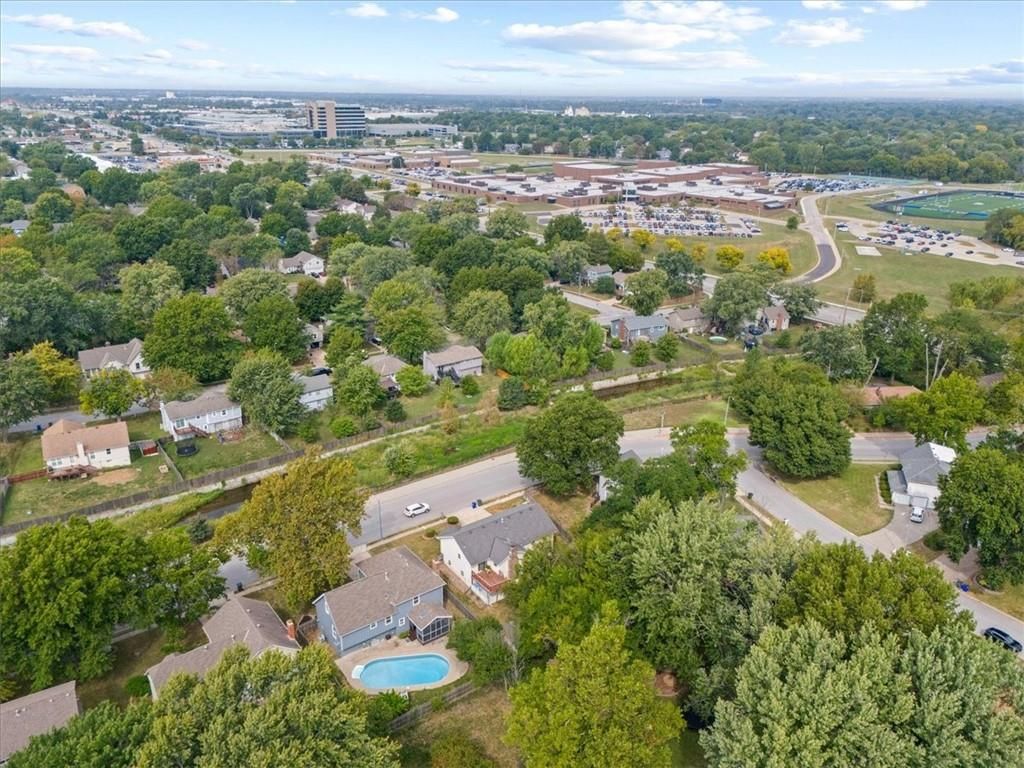Photo 41 of 47 - 1904 S Lindenwood Drive