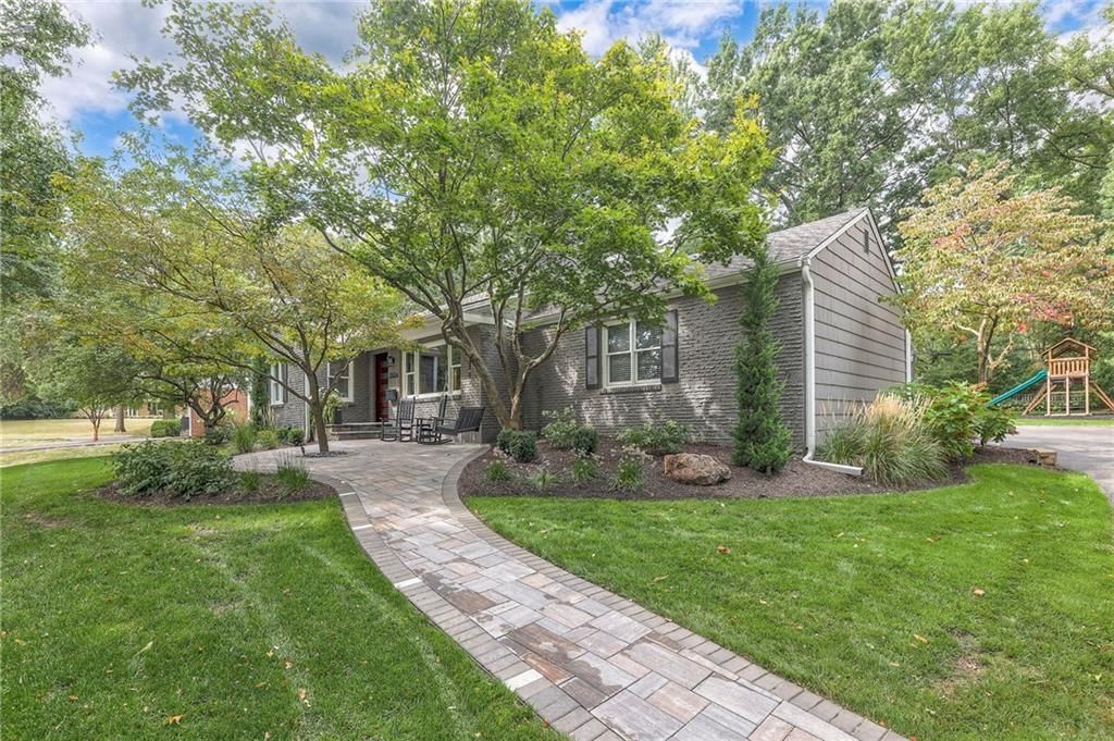 8804 Lee Boulevard — photo 2
