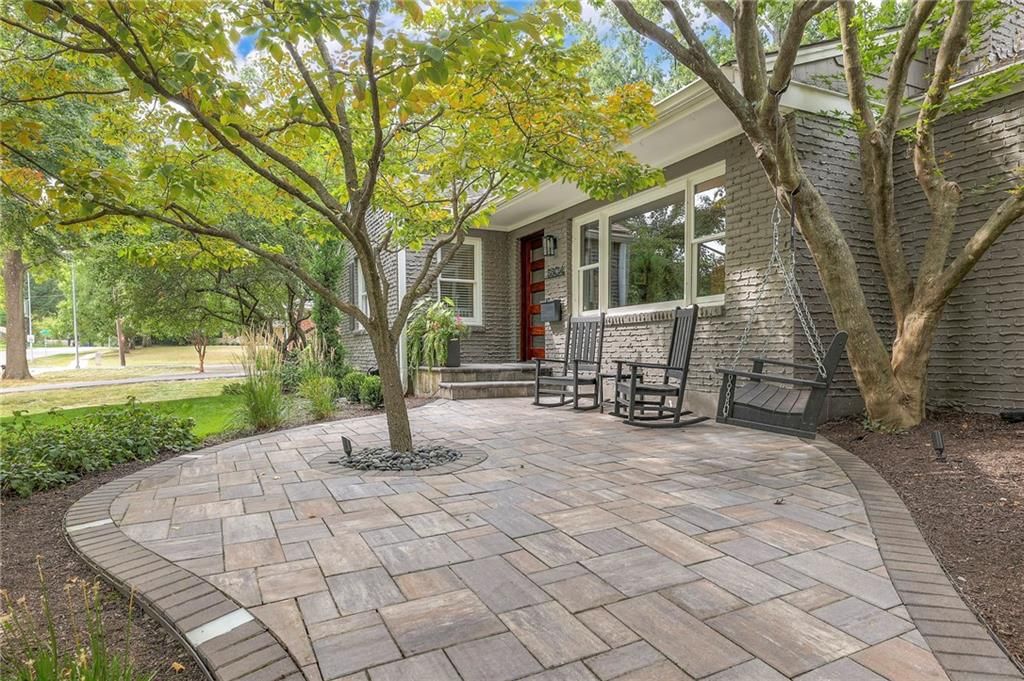 8804 Lee Boulevard — photo 3
