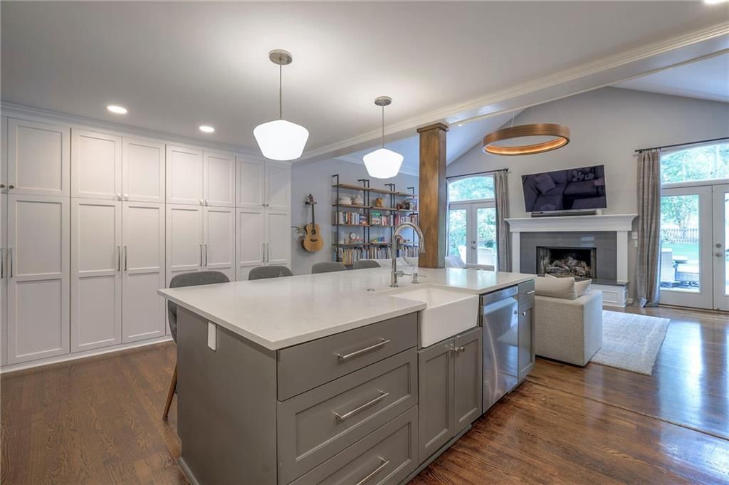 8804 Lee Boulevard — photo 8