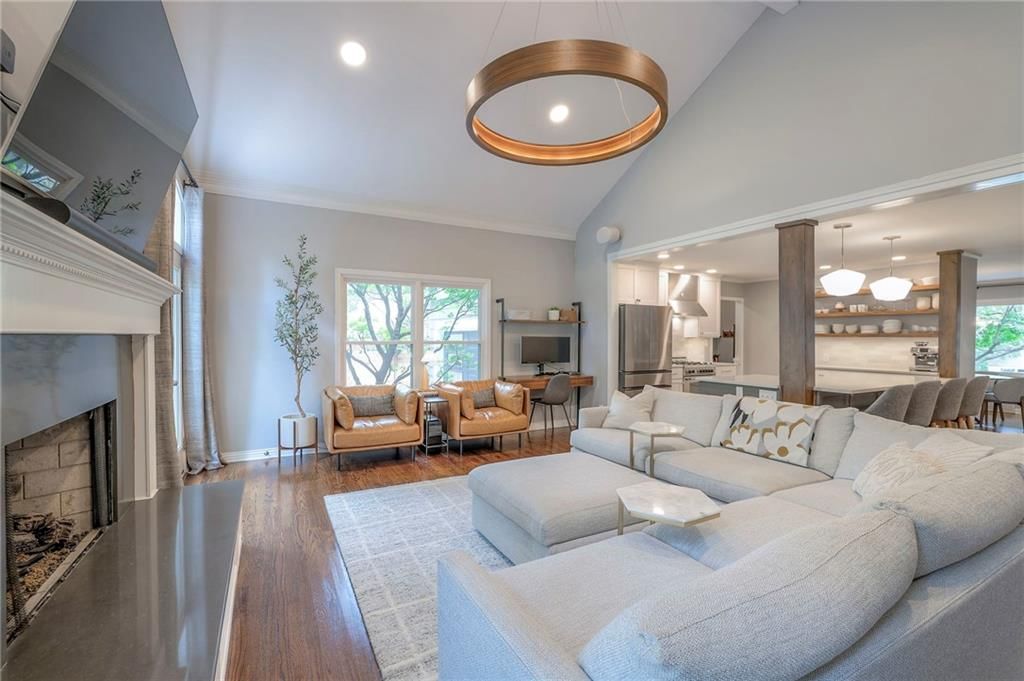 8804 Lee Boulevard — photo 10