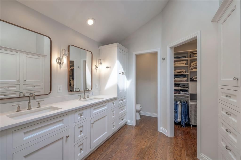 8804 Lee Boulevard — photo 16