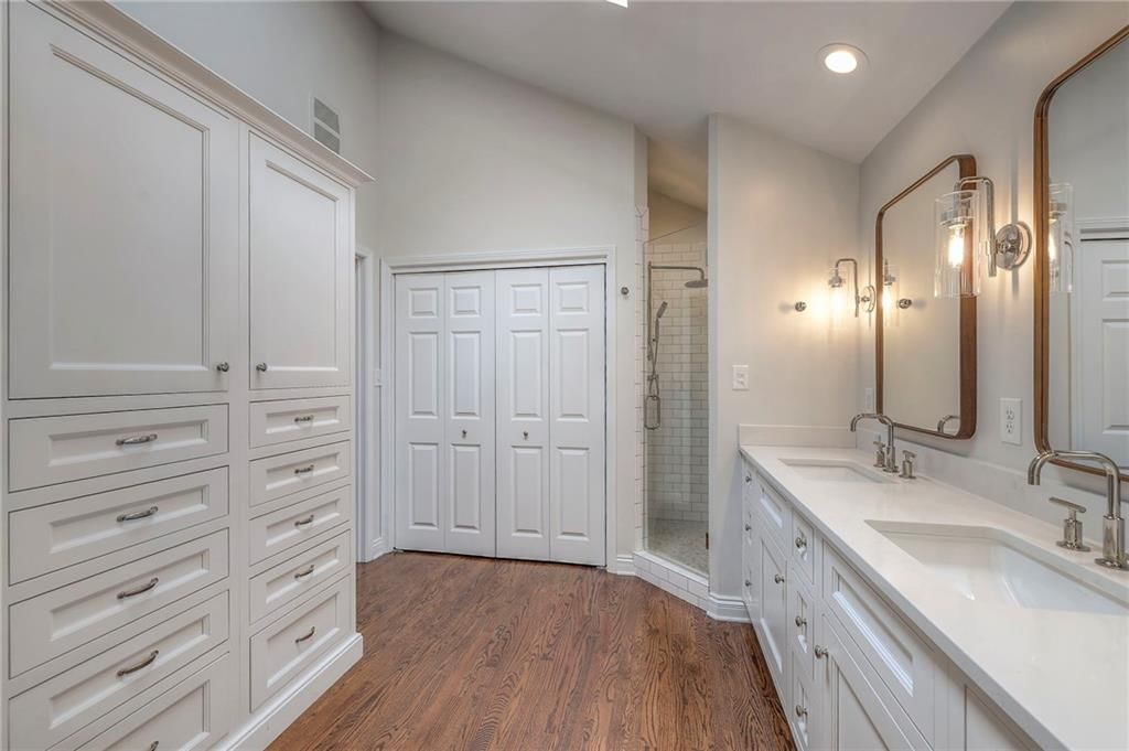 8804 Lee Boulevard — photo 17