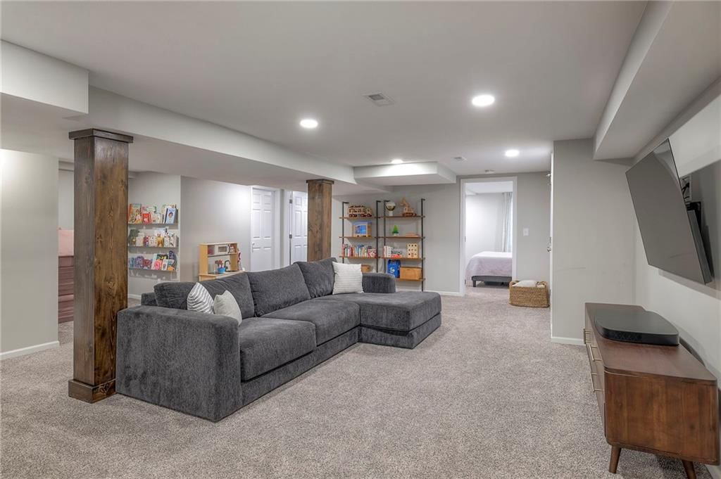 8804 Lee Boulevard — photo 18
