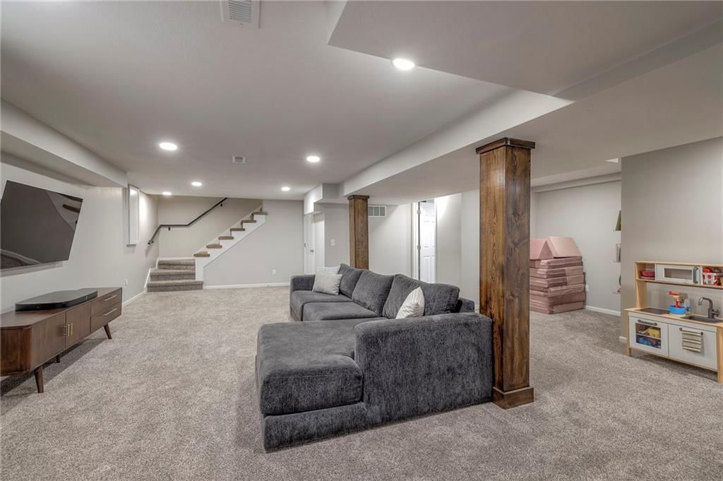 8804 Lee Boulevard — photo 19