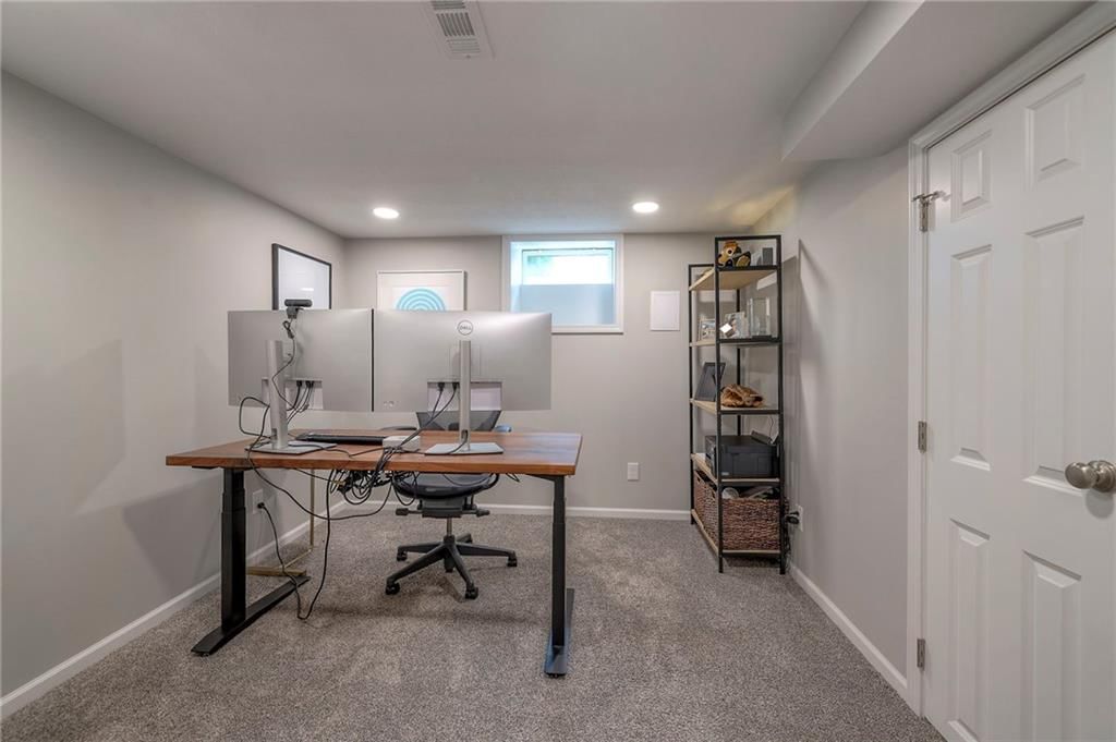 8804 Lee Boulevard — photo 22