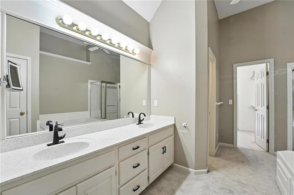 Photo 20 of 51 - 915 NE 102ND Street