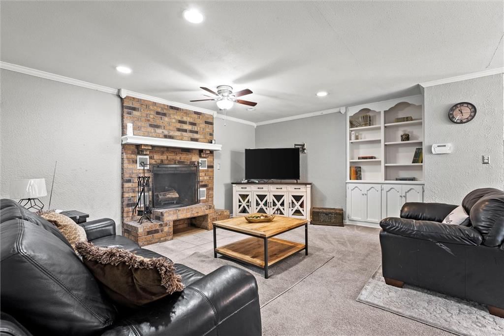 Photo 5 of 30 - 607 Arena Drive