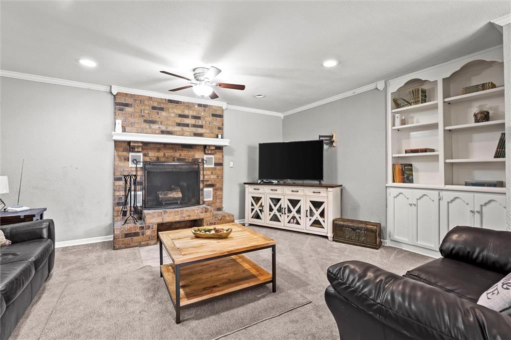 Photo 6 of 30 - 607 Arena Drive