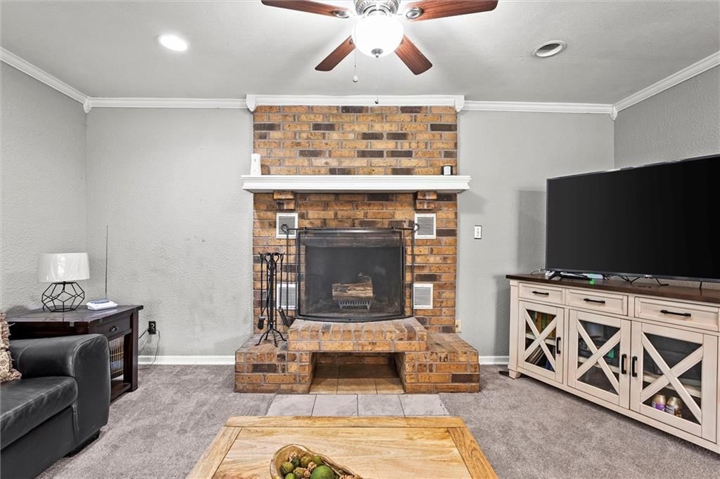 Photo 7 of 30 - 607 Arena Drive