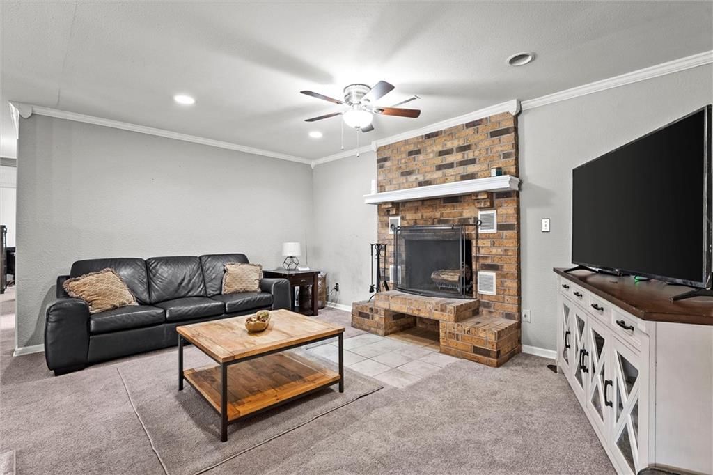 Photo 8 of 30 - 607 Arena Drive