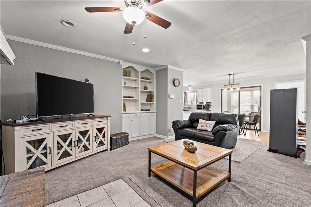 Photo 9 of 30 - 607 Arena Drive