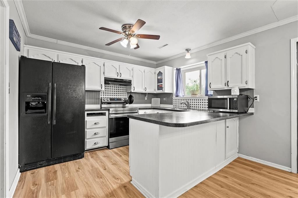 Photo 11 of 30 - 607 Arena Drive