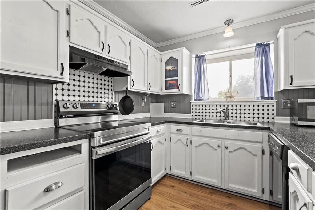 Photo 12 of 30 - 607 Arena Drive